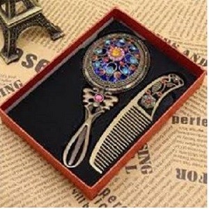 New stylish mirror and comb set