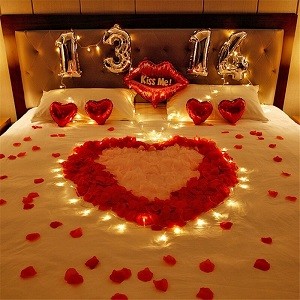 100 Pieces Artificial Rose Petals Artificial Flower Silk Petals for Valentine Day Wedding Flower Decoration